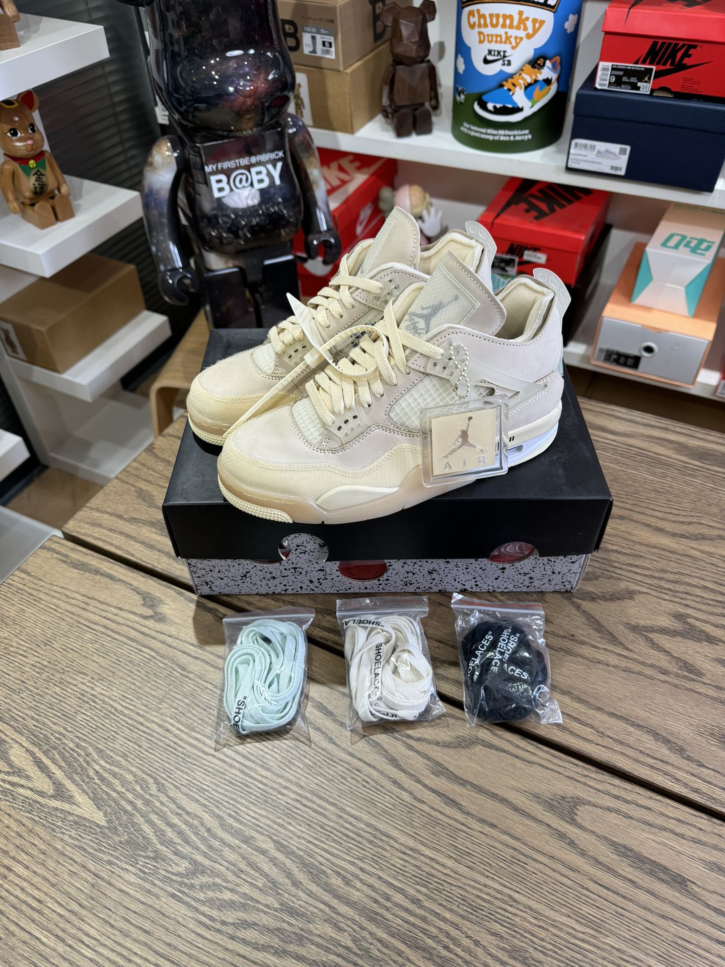 【瑕疵撿漏】AJ4 OW白帆（僅1雙） 尺碼 US8/EUR41 側邊有污漬 其它完美 自穿無敵