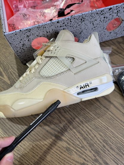 【瑕疵撿漏】AJ4 OW白帆（僅1雙） 尺碼 US8/EUR41 側邊有污漬 其它完美 自穿無敵