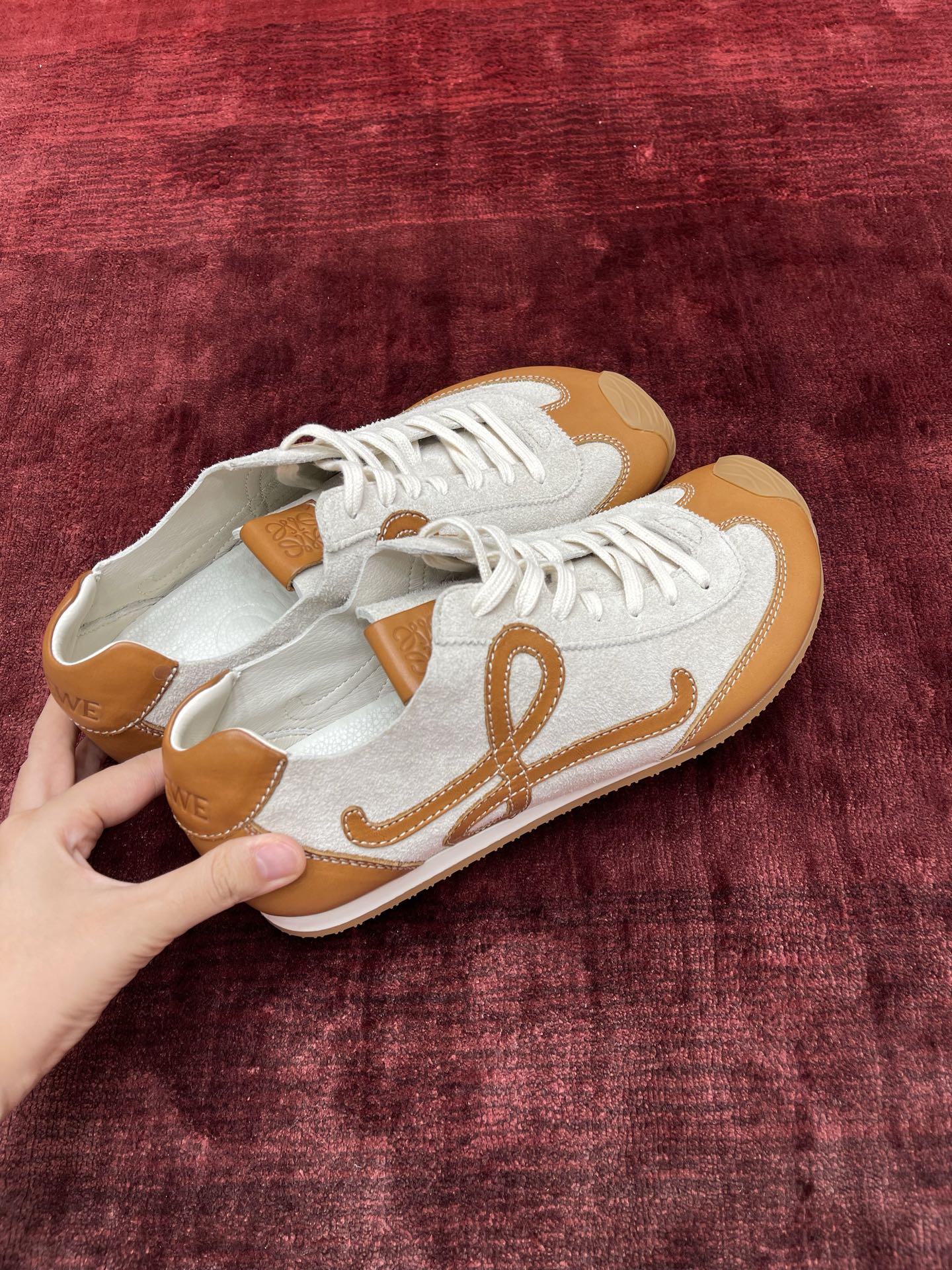 LOEWE Ballet Runner系列 “黄棕皮面”男女同款