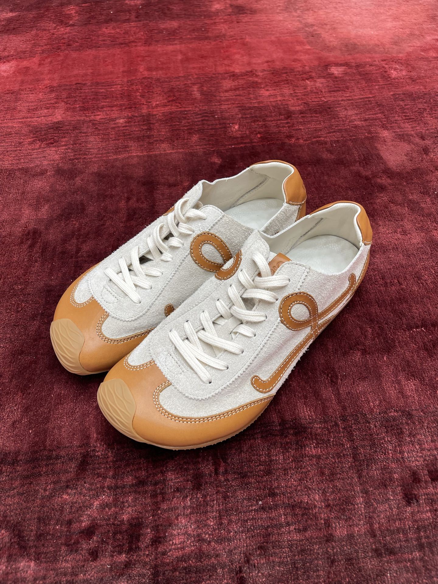 LOEWE Ballet Runner系列 “黄棕皮面”男女同款