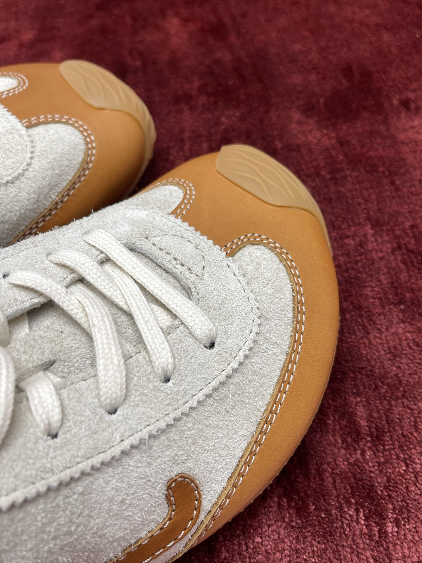 LOEWE Ballet Runner系列 “黄棕皮面”男女同款