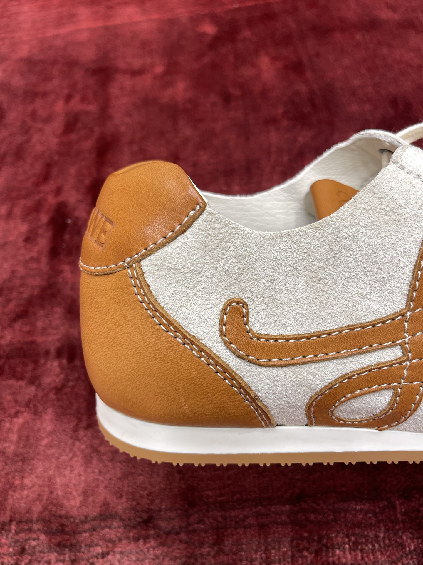 LOEWE Ballet Runner系列 “黄棕皮面”男女同款