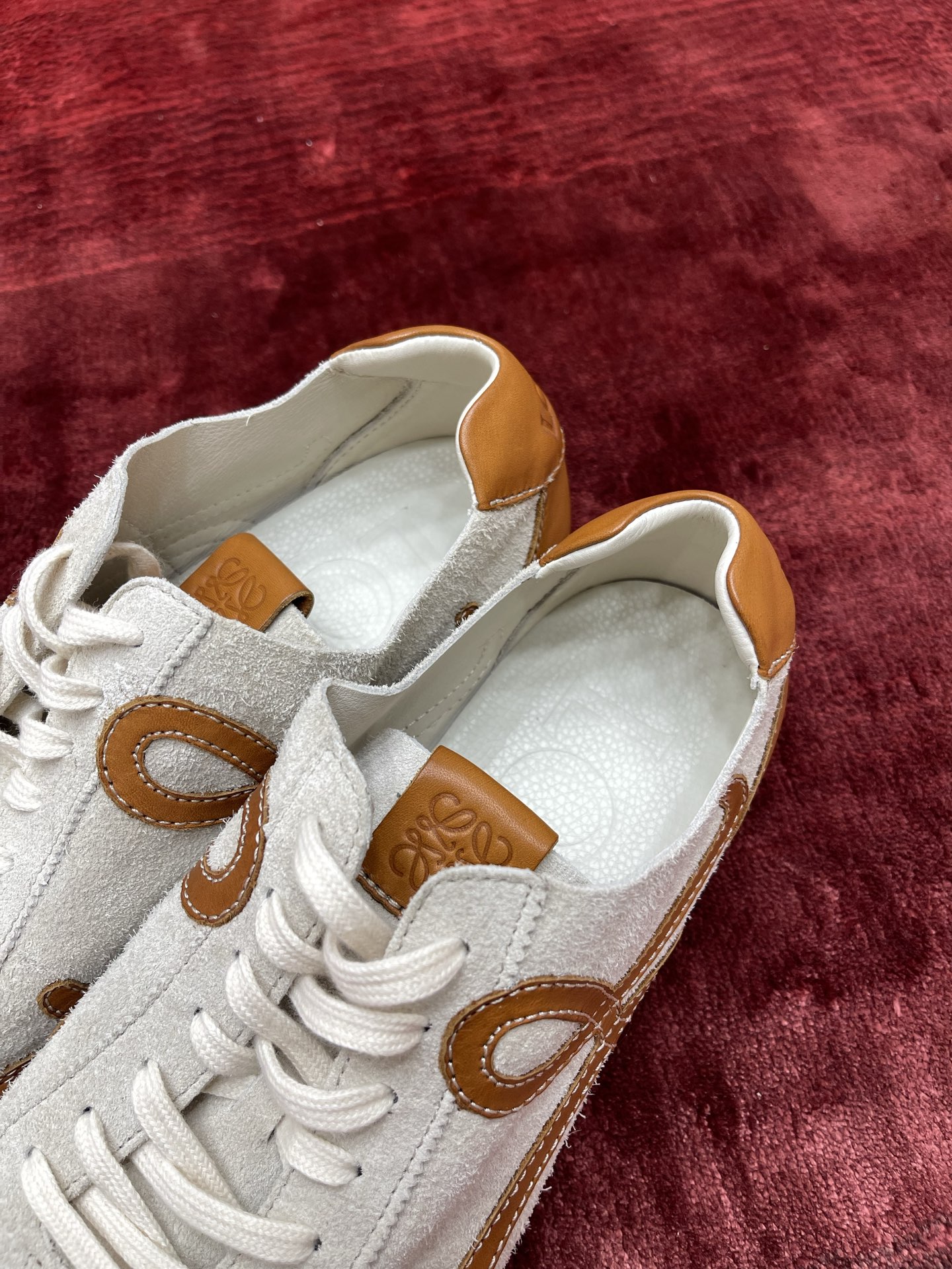 LOEWE Ballet Runner系列 “黄棕皮面”男女同款