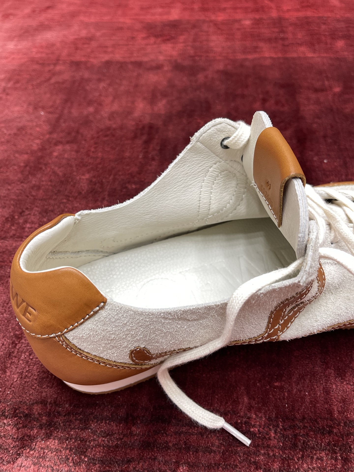 LOEWE Ballet Runner系列 “黄棕皮面”男女同款