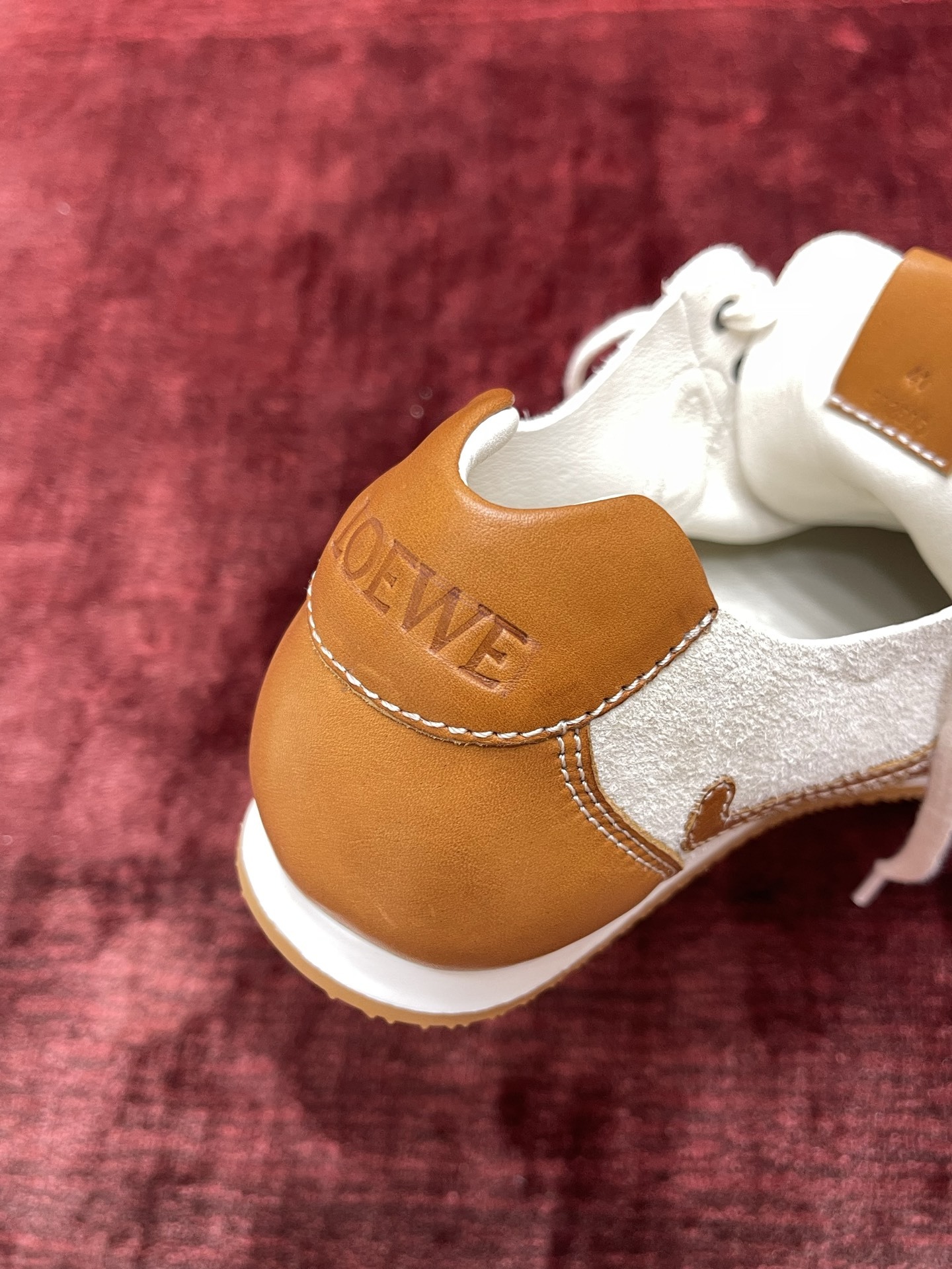 LOEWE Ballet Runner系列 “黄棕皮面”男女同款