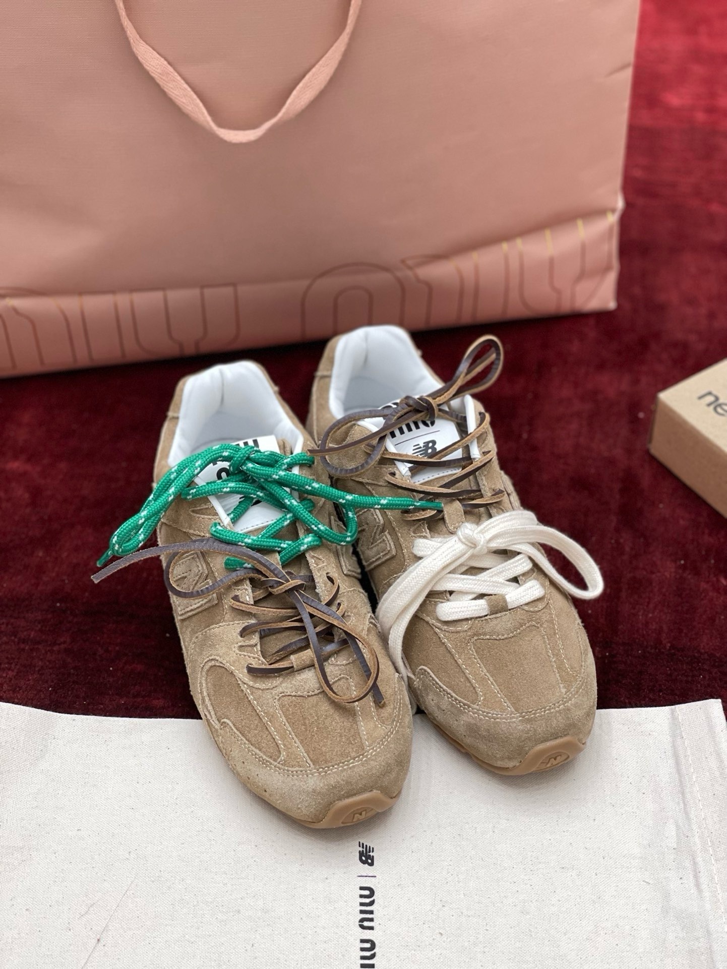 MiuMiu * NB530系列 “浅卡其” 男女同款