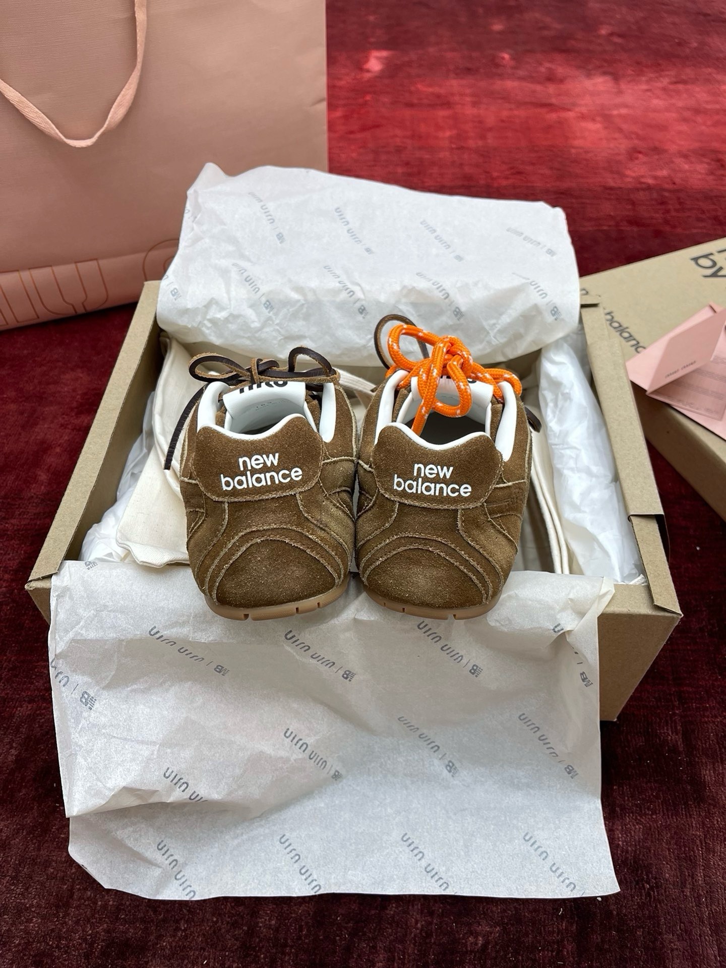 Miu * NB530系列 “深棕色”男女同款