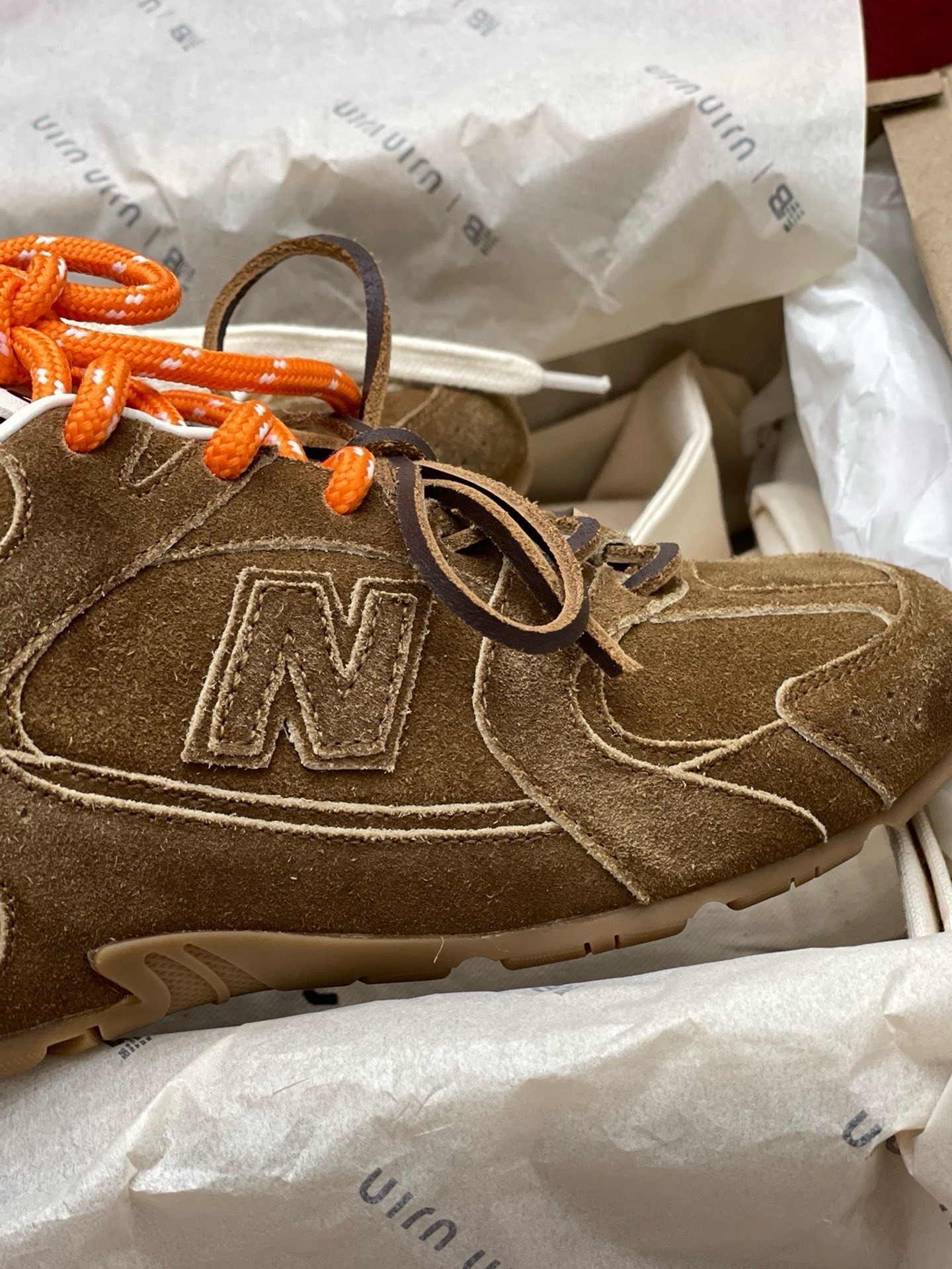 Miu * NB530系列 “深棕色”男女同款