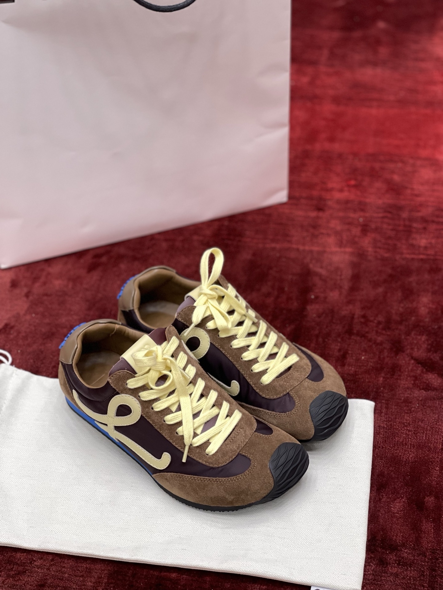 LOEWE Ballet Runner系列 “咖啡色”男女同款