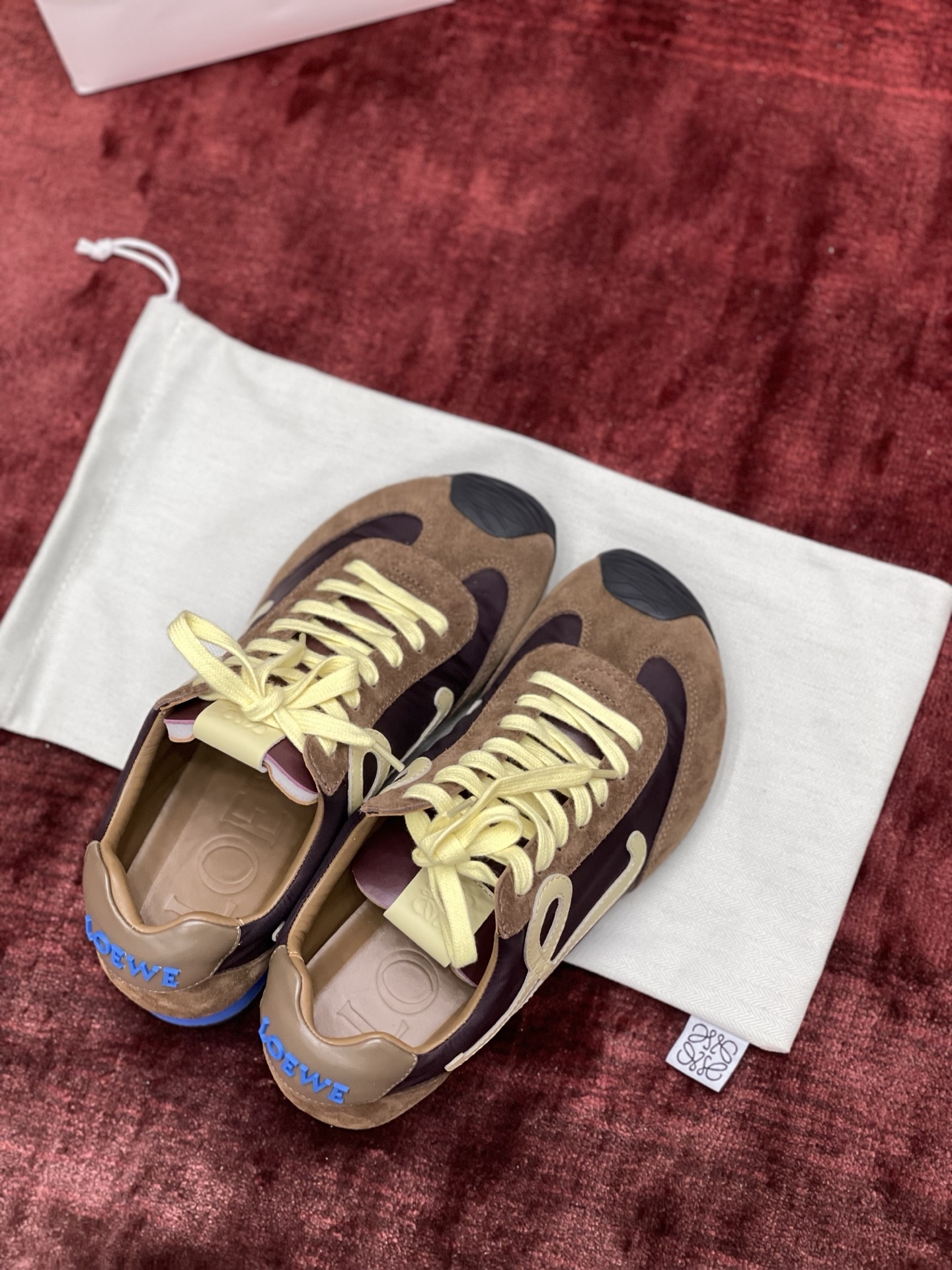 LOEWE Ballet Runner系列 “咖啡色”男女同款