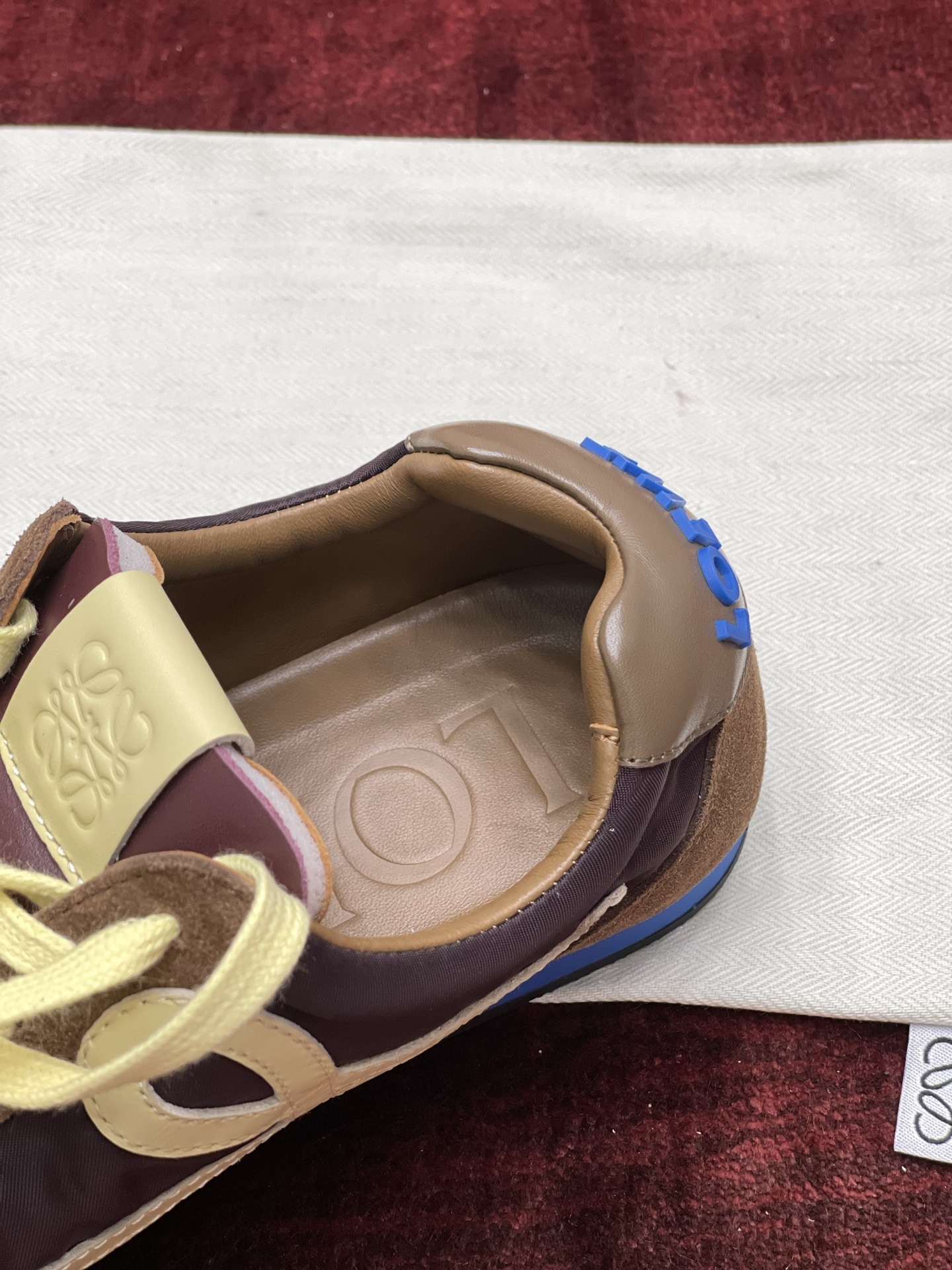 LOEWE Ballet Runner系列 “咖啡色”男女同款