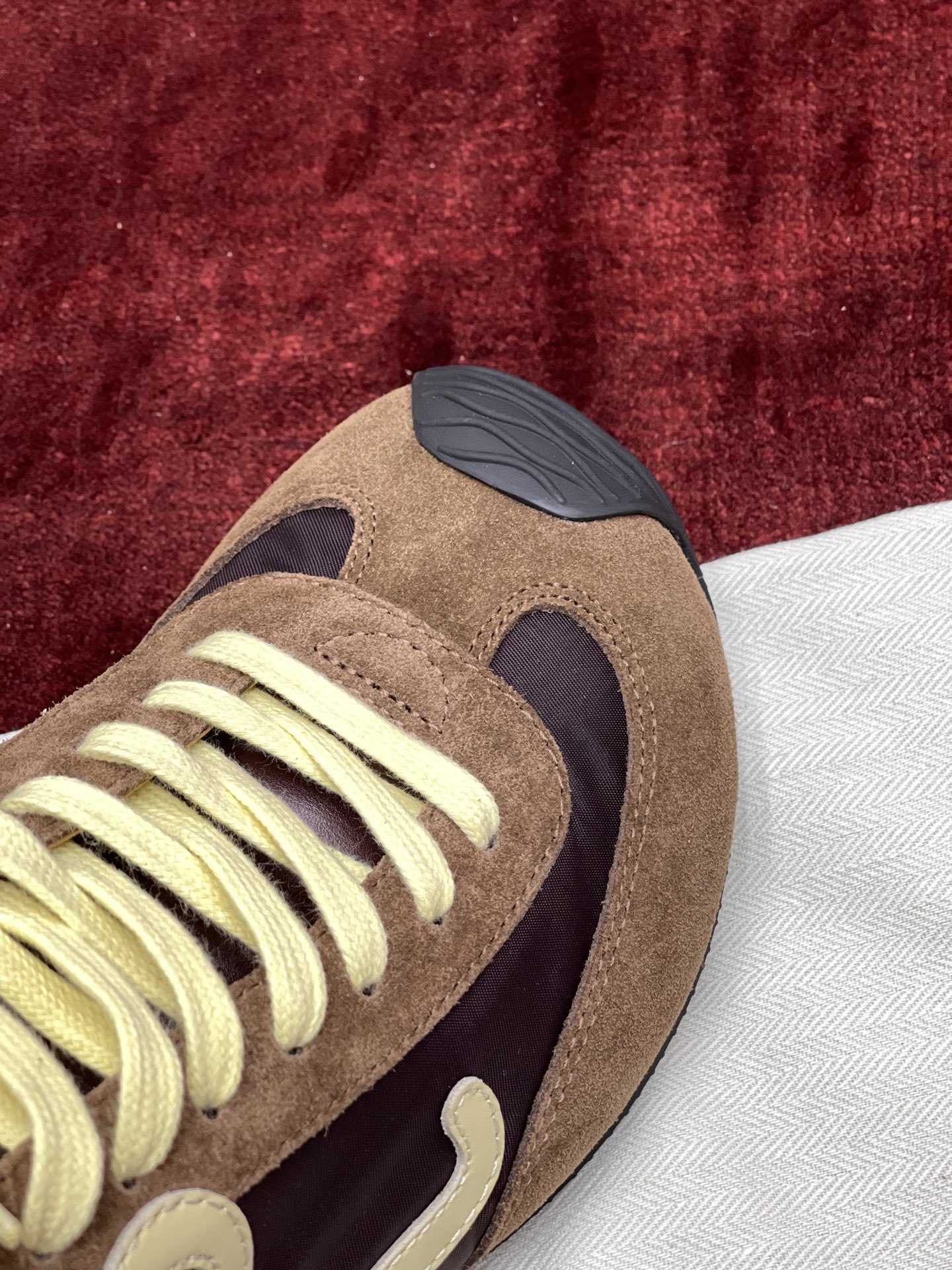 LOEWE Ballet Runner系列 “咖啡色”男女同款