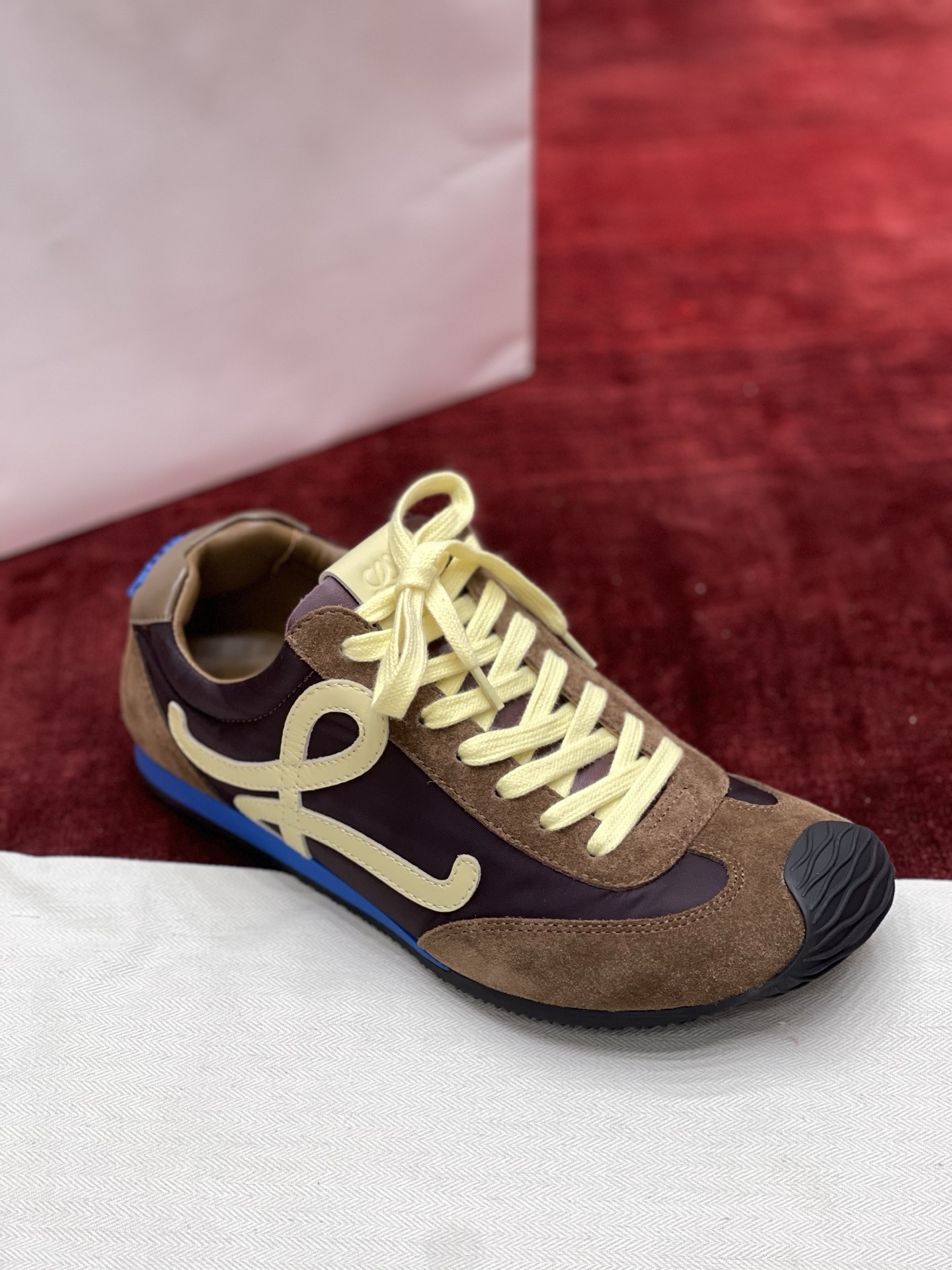 LOEWE Ballet Runner系列 “咖啡色”男女同款