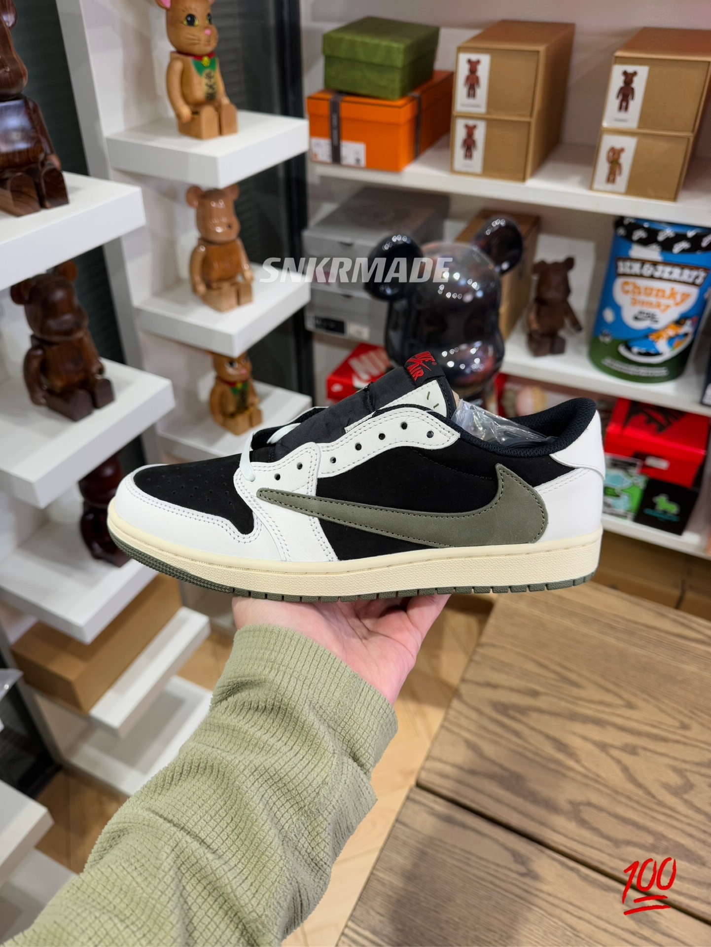 【巔峰產品Ultra】Travis Scott AJ1 Low OG Olive 橄欖綠 尺碼 36-48.5「女裝US4W-15.5W」倒鈎第5代 DZ4137-106