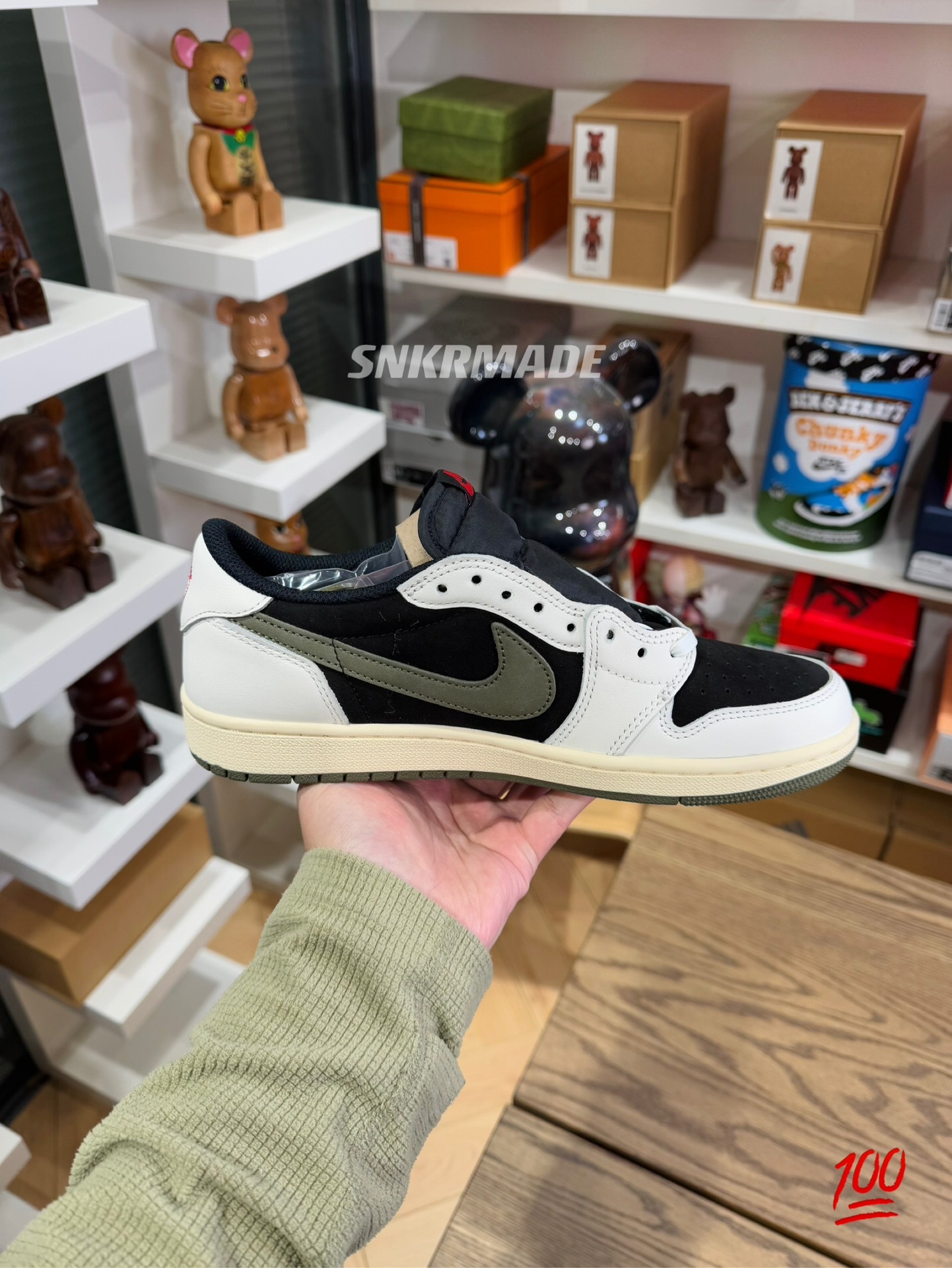【巔峰產品Ultra】Travis Scott AJ1 Low OG Olive 橄欖綠 尺碼 36-48.5「女裝US4W-15.5W」倒鈎第5代 DZ4137-106