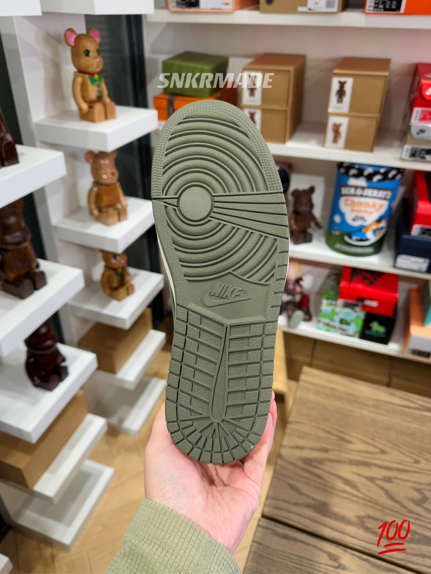 【巔峰產品Ultra】Travis Scott AJ1 Low OG Olive 橄欖綠 尺碼 36-48.5「女裝US4W-15.5W」倒鈎第5代 DZ4137-106