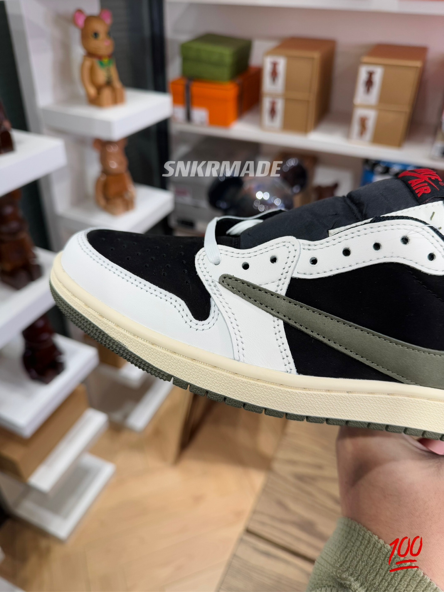 【巔峰產品Ultra】Travis Scott AJ1 Low OG Olive 橄欖綠 尺碼 36-48.5「女裝US4W-15.5W」倒鈎第5代 DZ4137-106