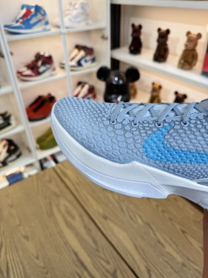 【巔峰產品Ultra】Caitlin Clark x Kobe 6 Protro PE  卡拉克 冰藍配色 尺碼 40-50.5「US7-16」IO3672-400