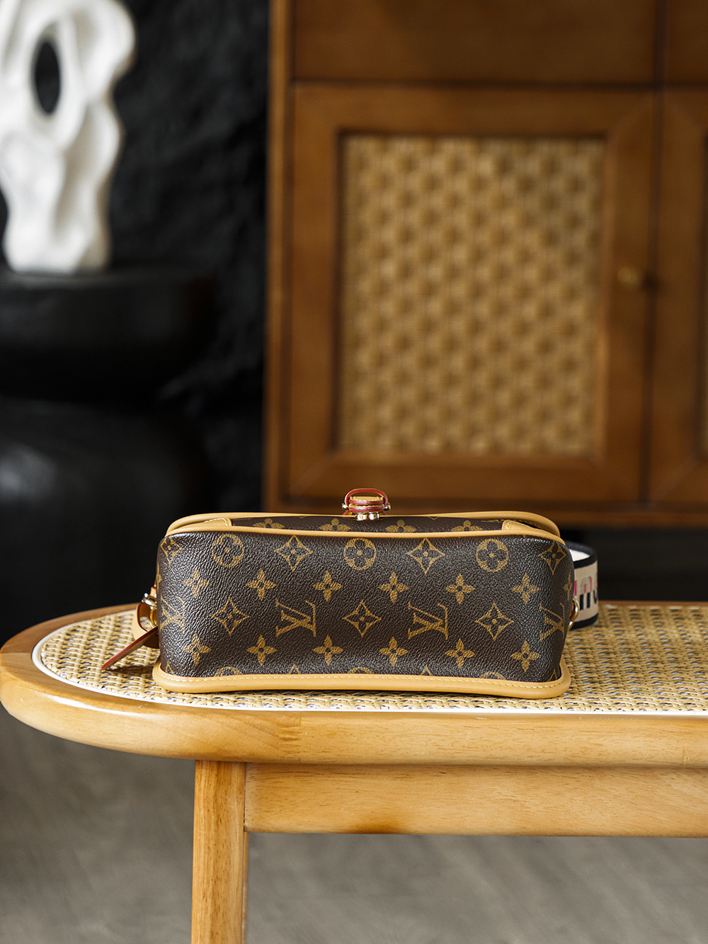 LV Diane法棍包 M45985