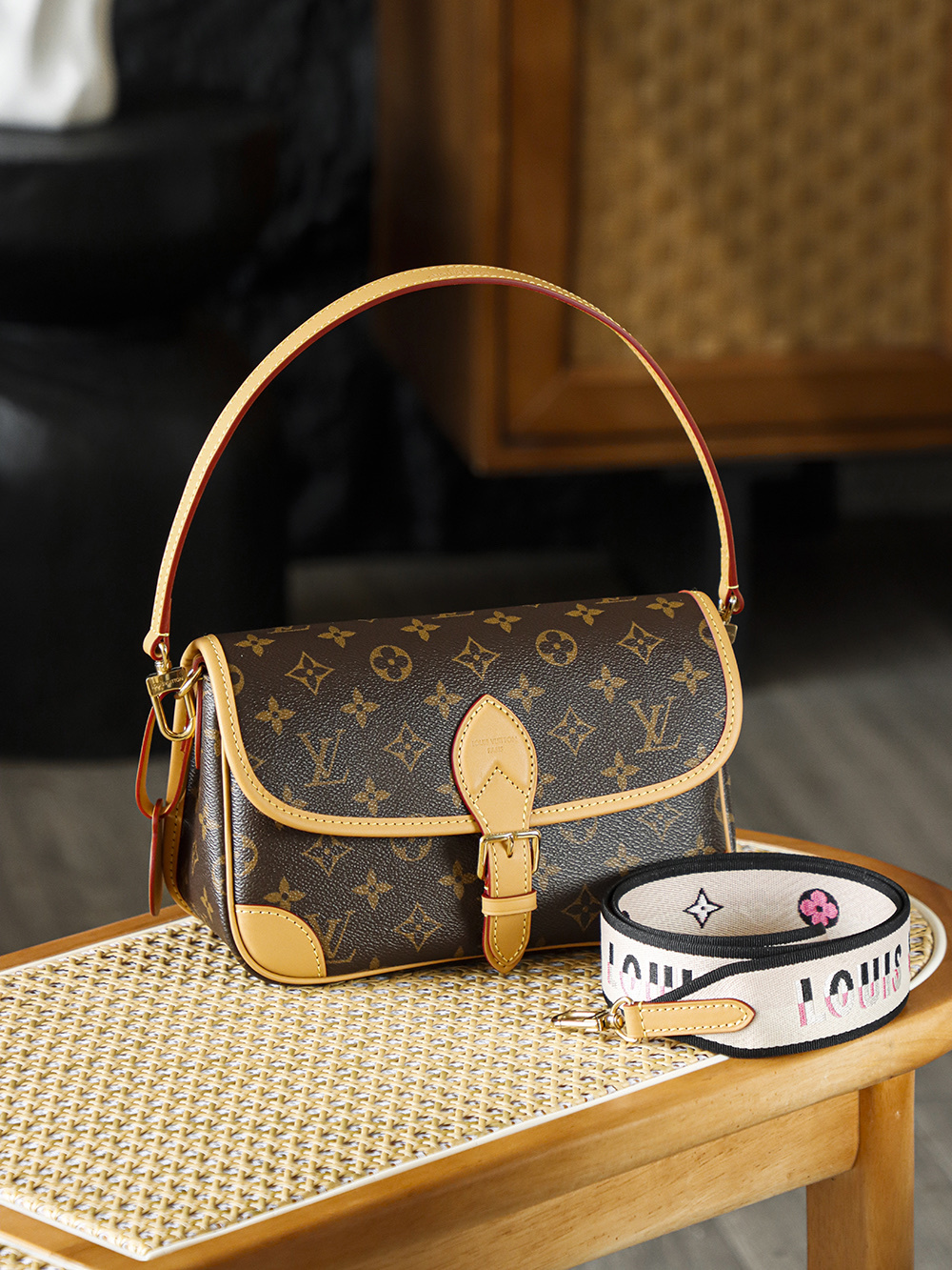 LV Diane法棍包 M45985