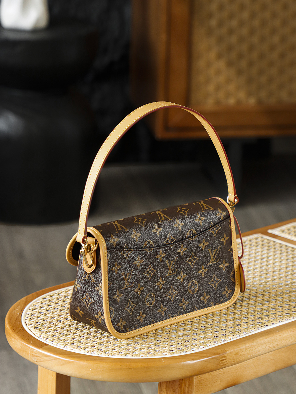 LV Diane法棍包 M45985