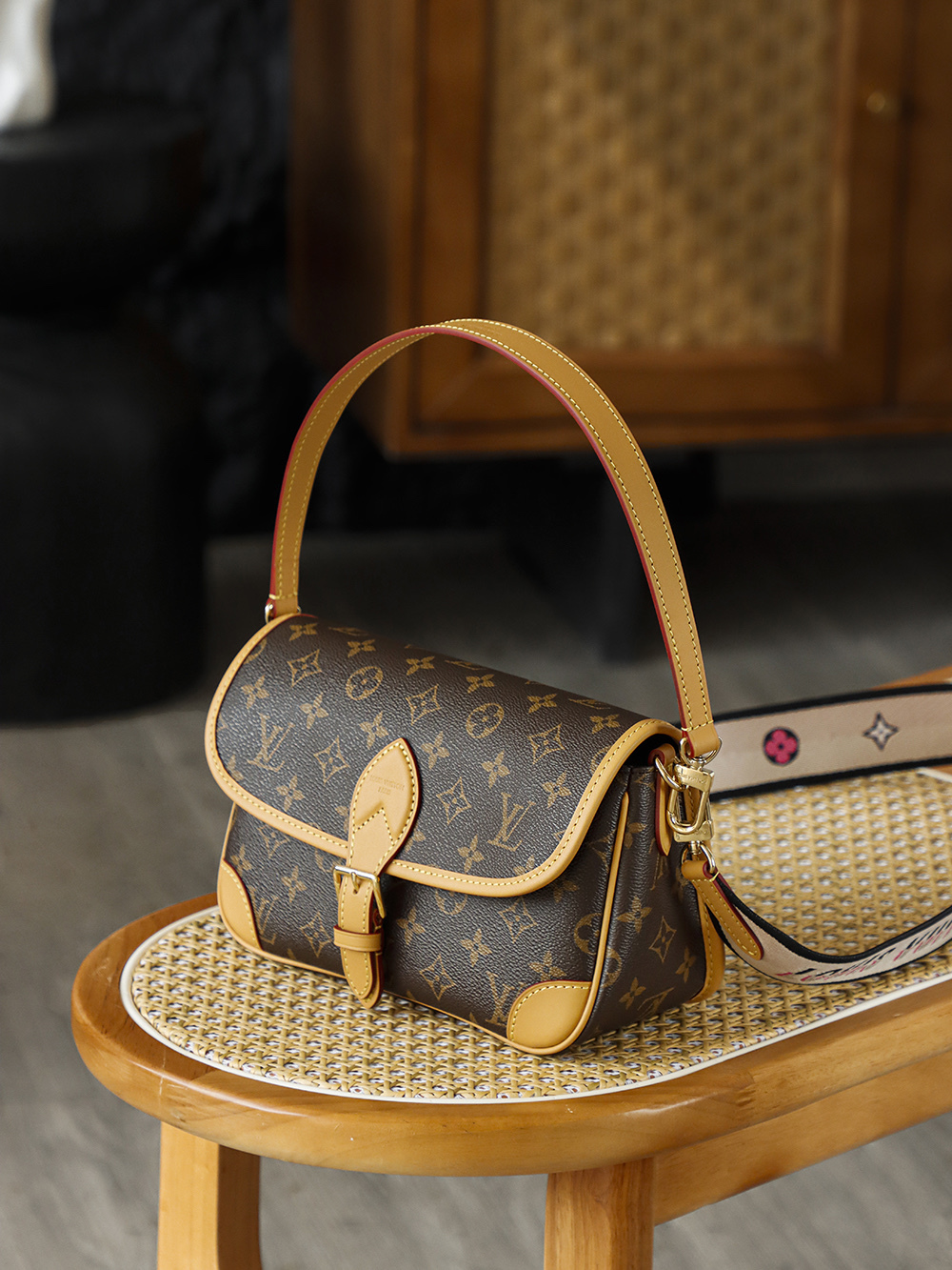 LV Diane法棍包 M45985