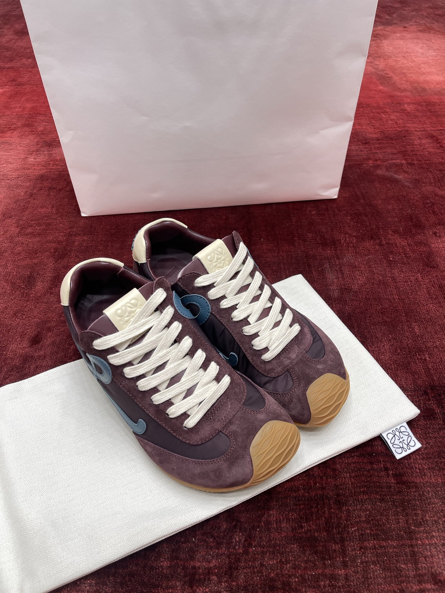 LOEWE Ballet Runner系列 “深酒红”女款