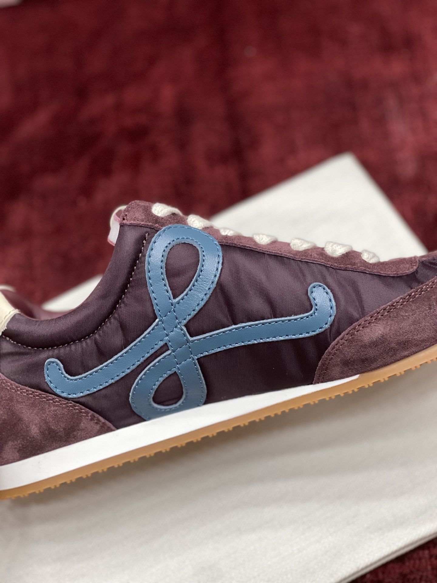 LOEWE Ballet Runner系列 “深酒红”女款