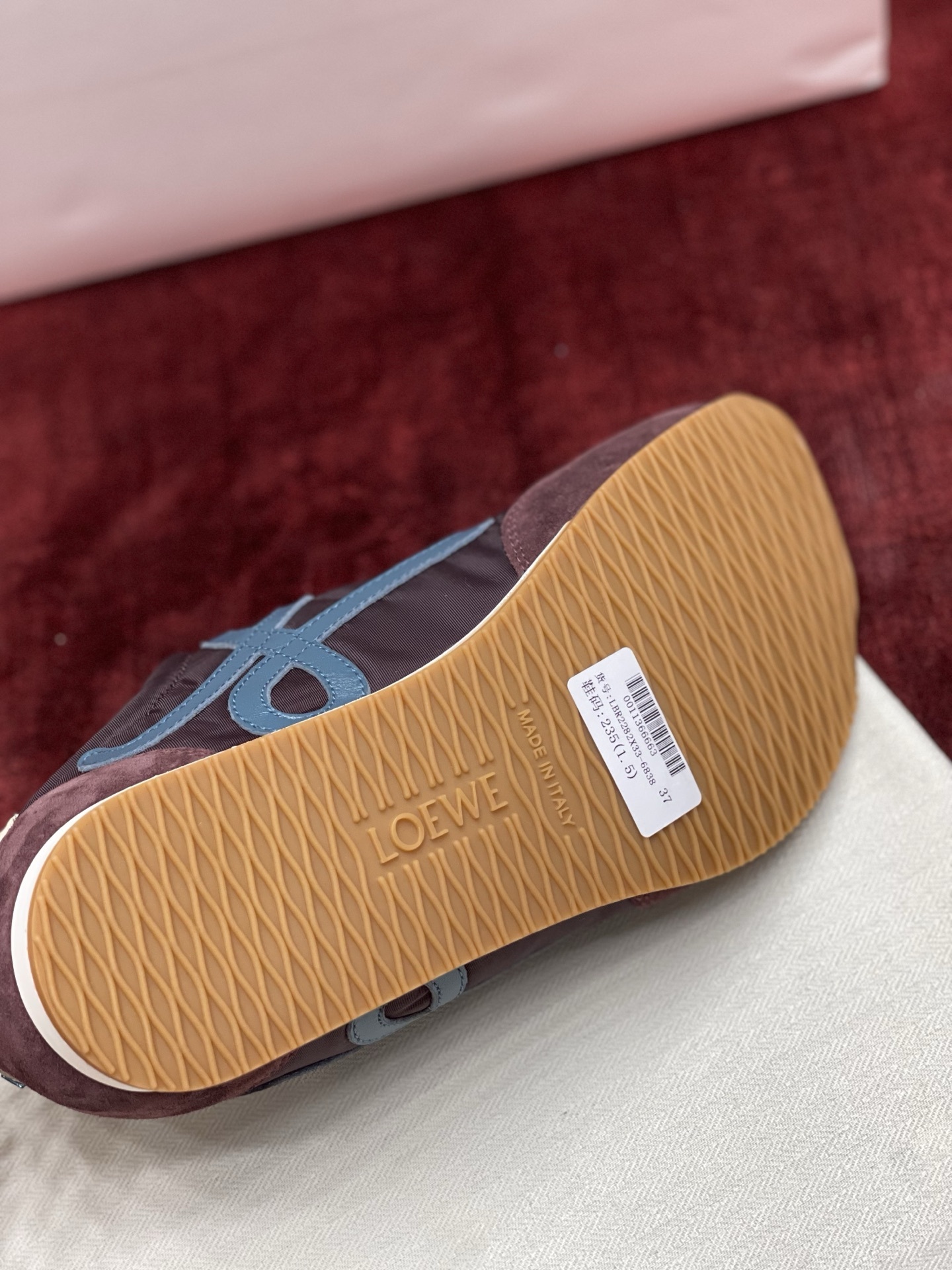 LOEWE Ballet Runner系列 “深酒红”女款