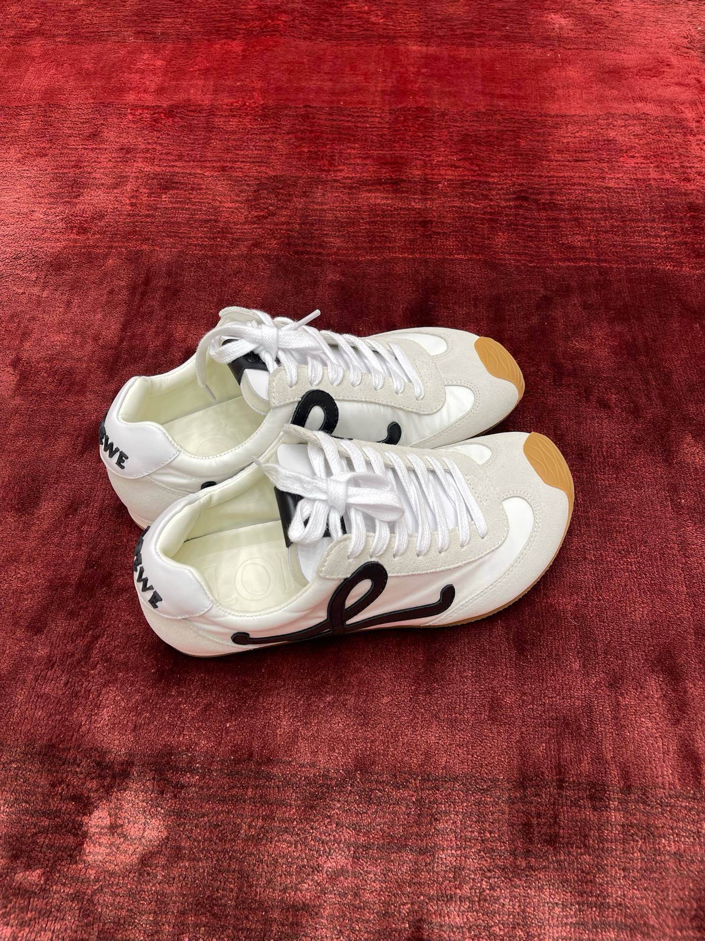 LOEWE Ballet Runner系列 “白色”男女同款