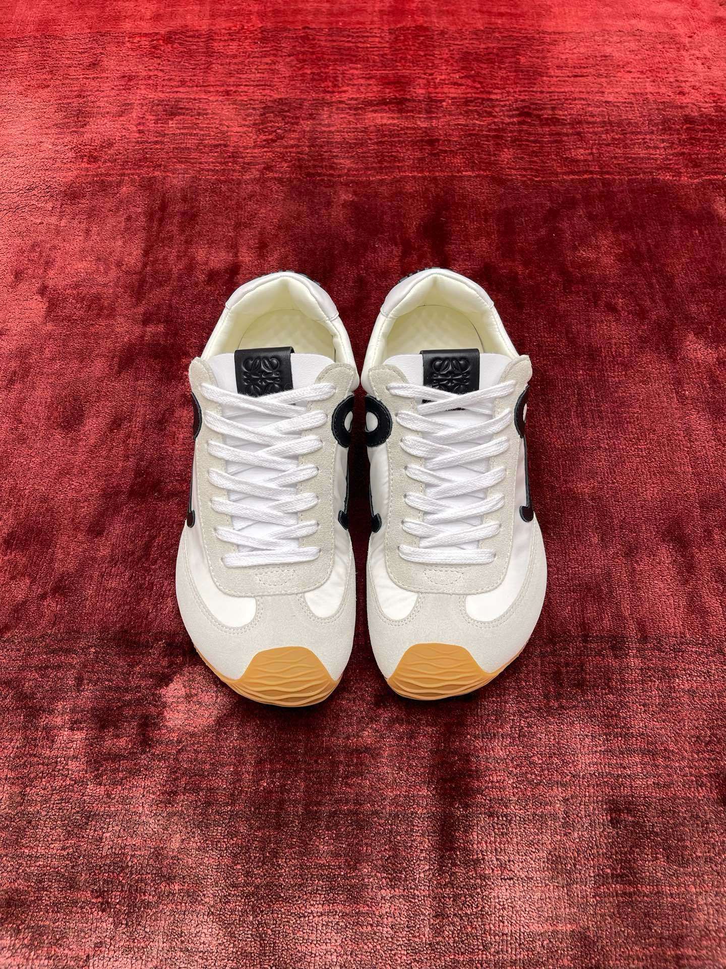 LOEWE Ballet Runner系列 “白色”男女同款