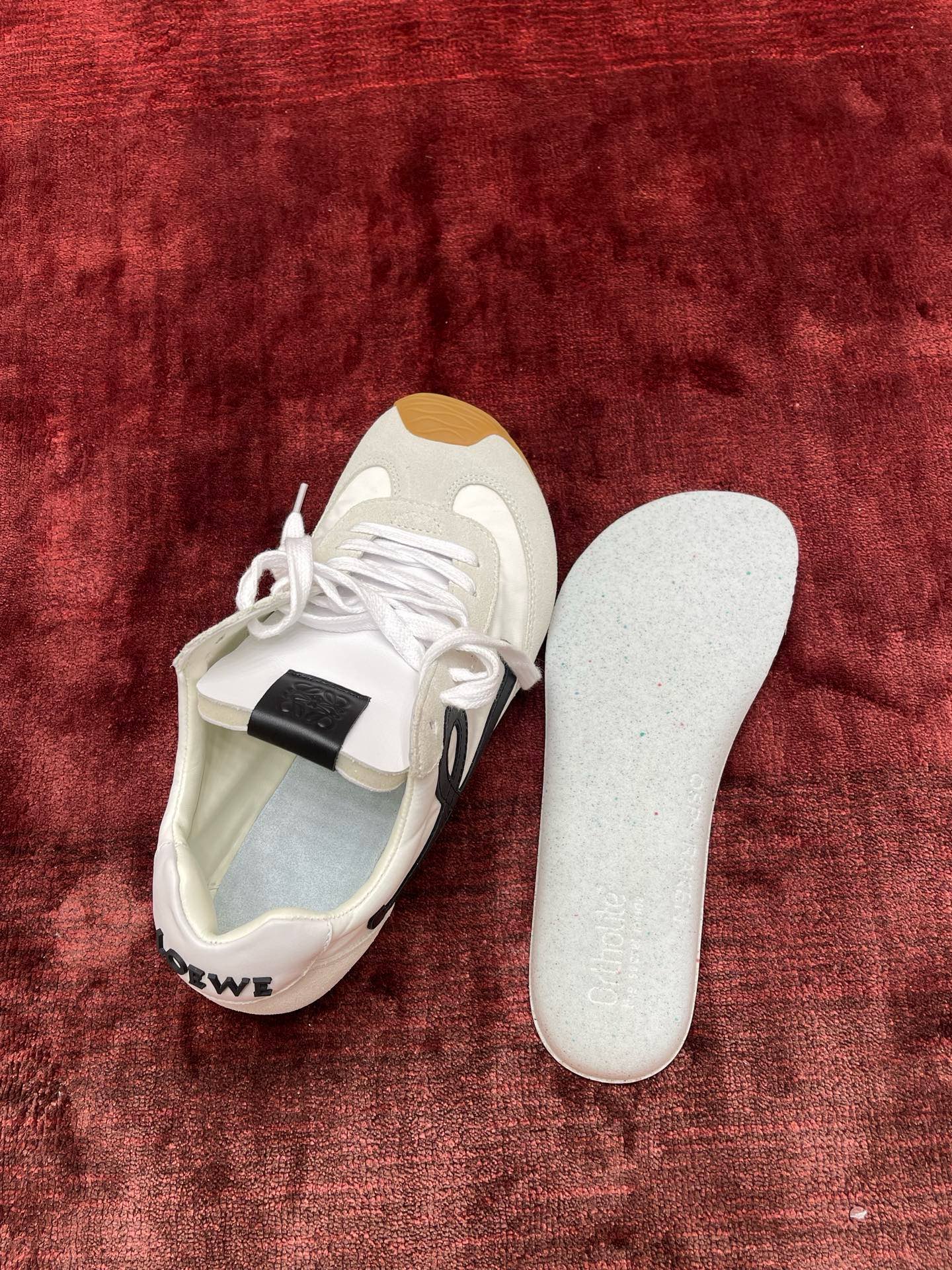 LOEWE Ballet Runner系列 “白色”男女同款