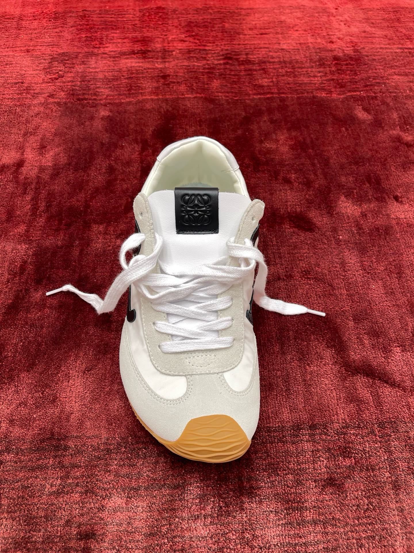 LOEWE Ballet Runner系列 “白色”男女同款