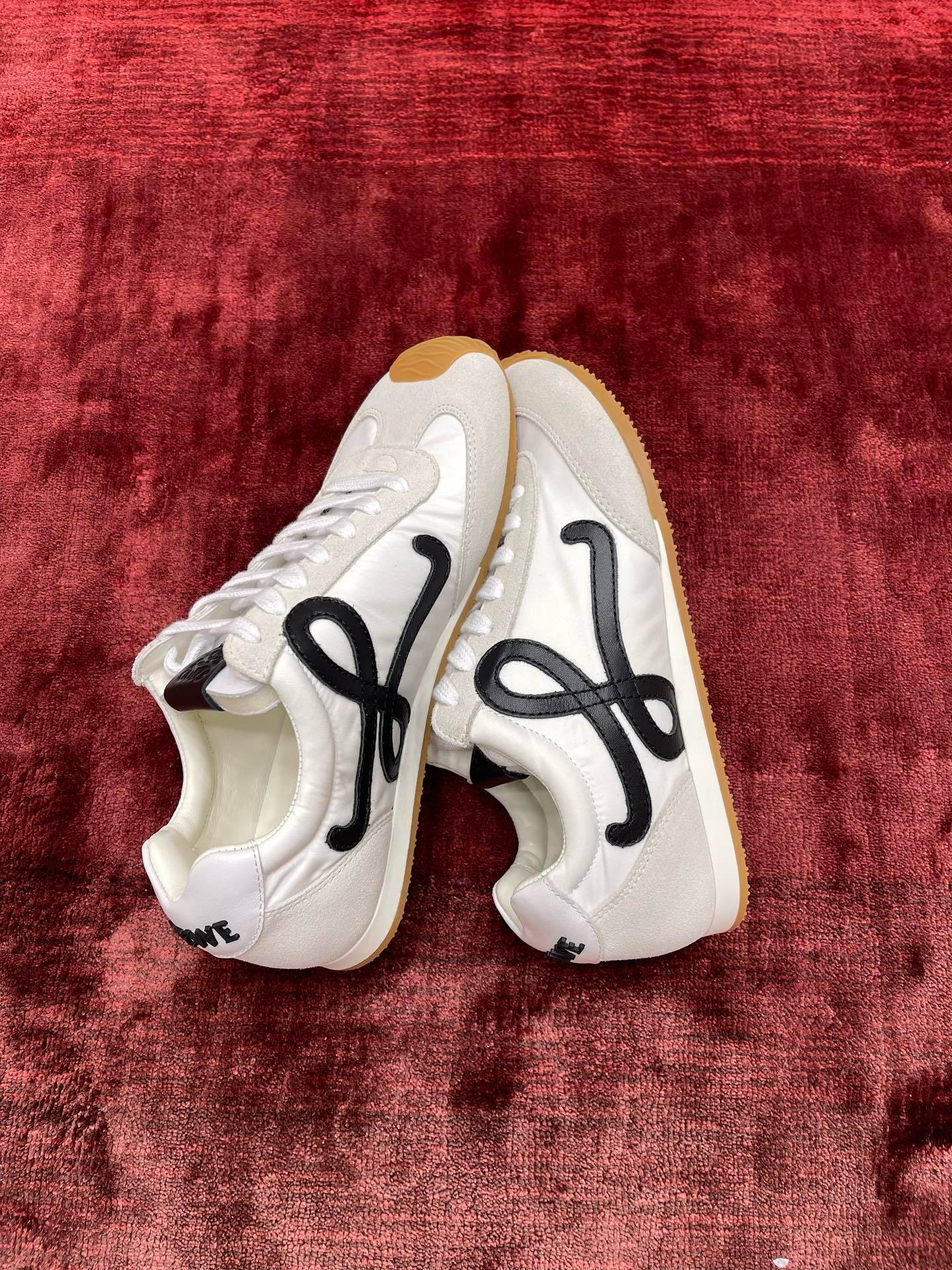 LOEWE Ballet Runner系列 “白色”男女同款