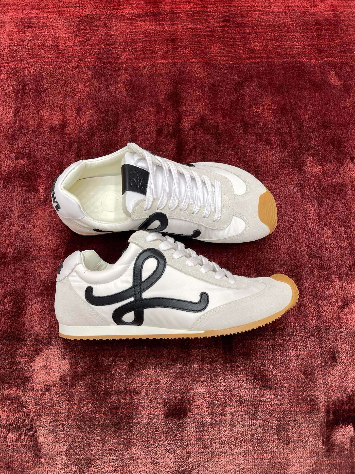 LOEWE Ballet Runner系列 “白色”男女同款