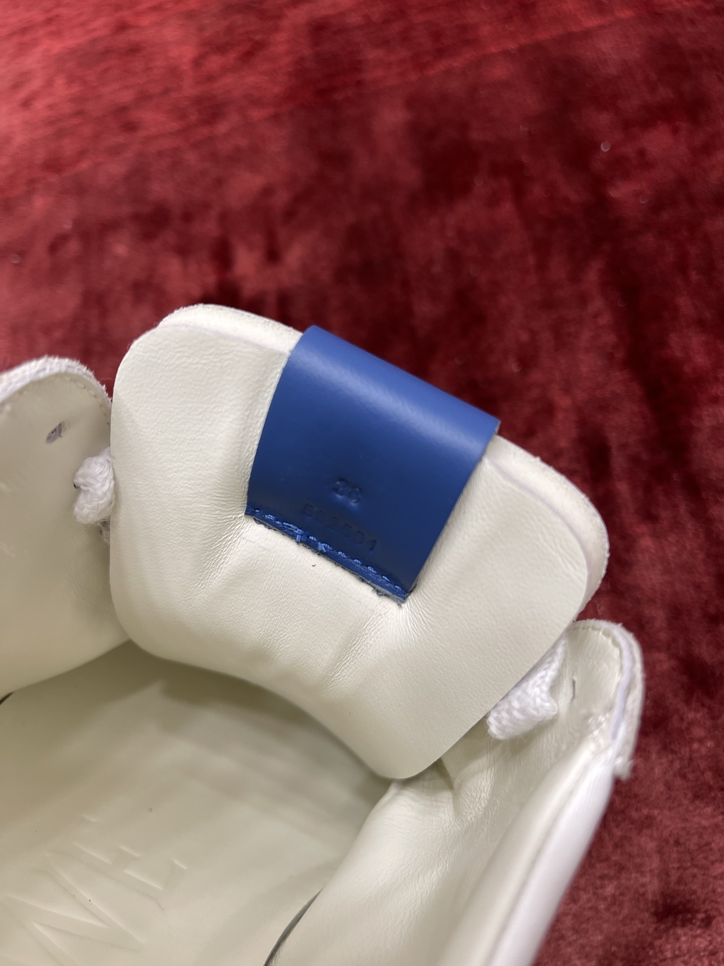 LOEWE Ballet Runner系列 “白红蓝”女款