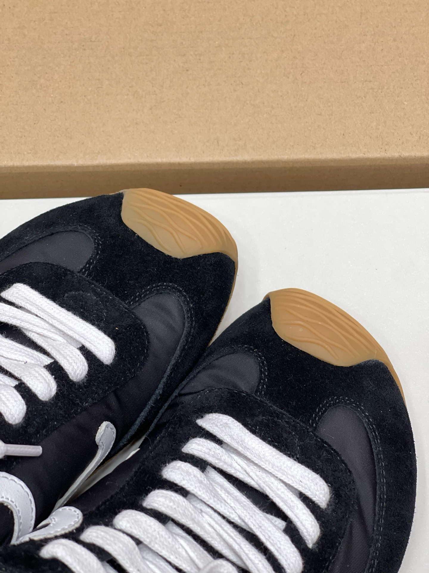 LOEWE Ballet Runner系列 “黑色”男女同款