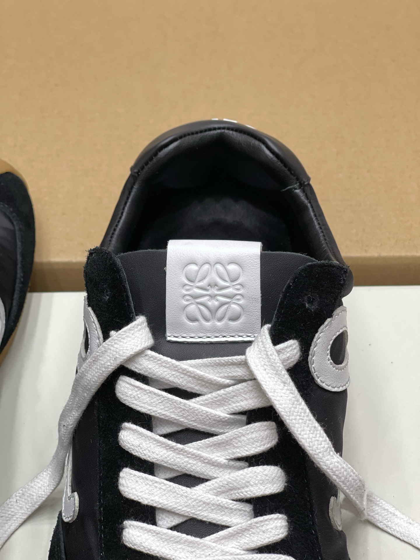 LOEWE Ballet Runner系列 “黑色”男女同款