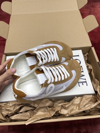 LOEWE Ballet Runner系列 “黄棕”男女同款