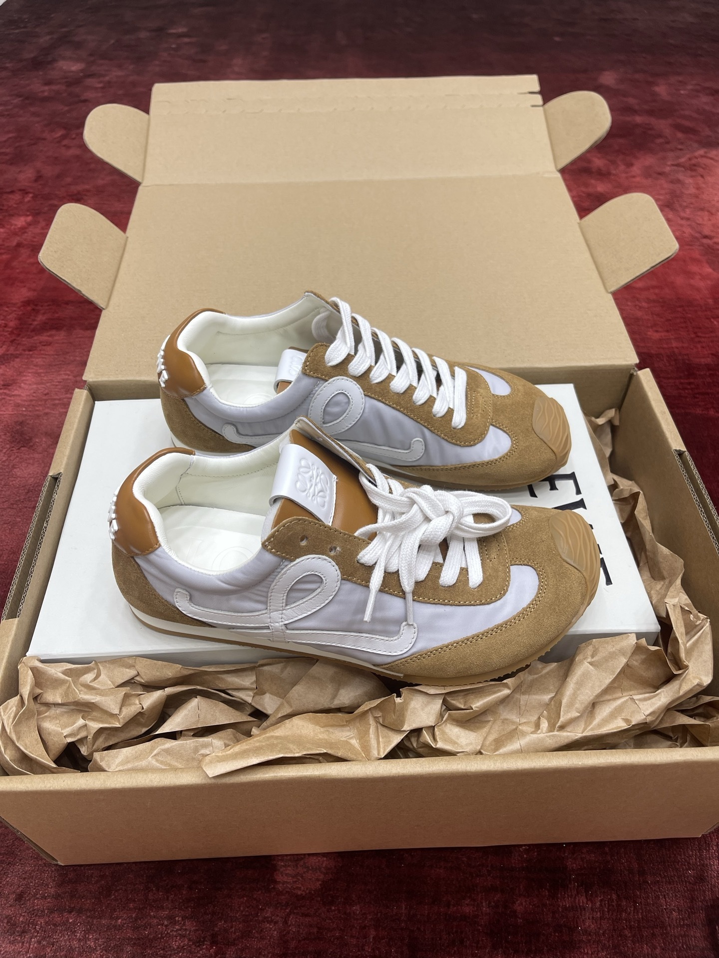 LOEWE Ballet Runner系列 “黄棕”男女同款