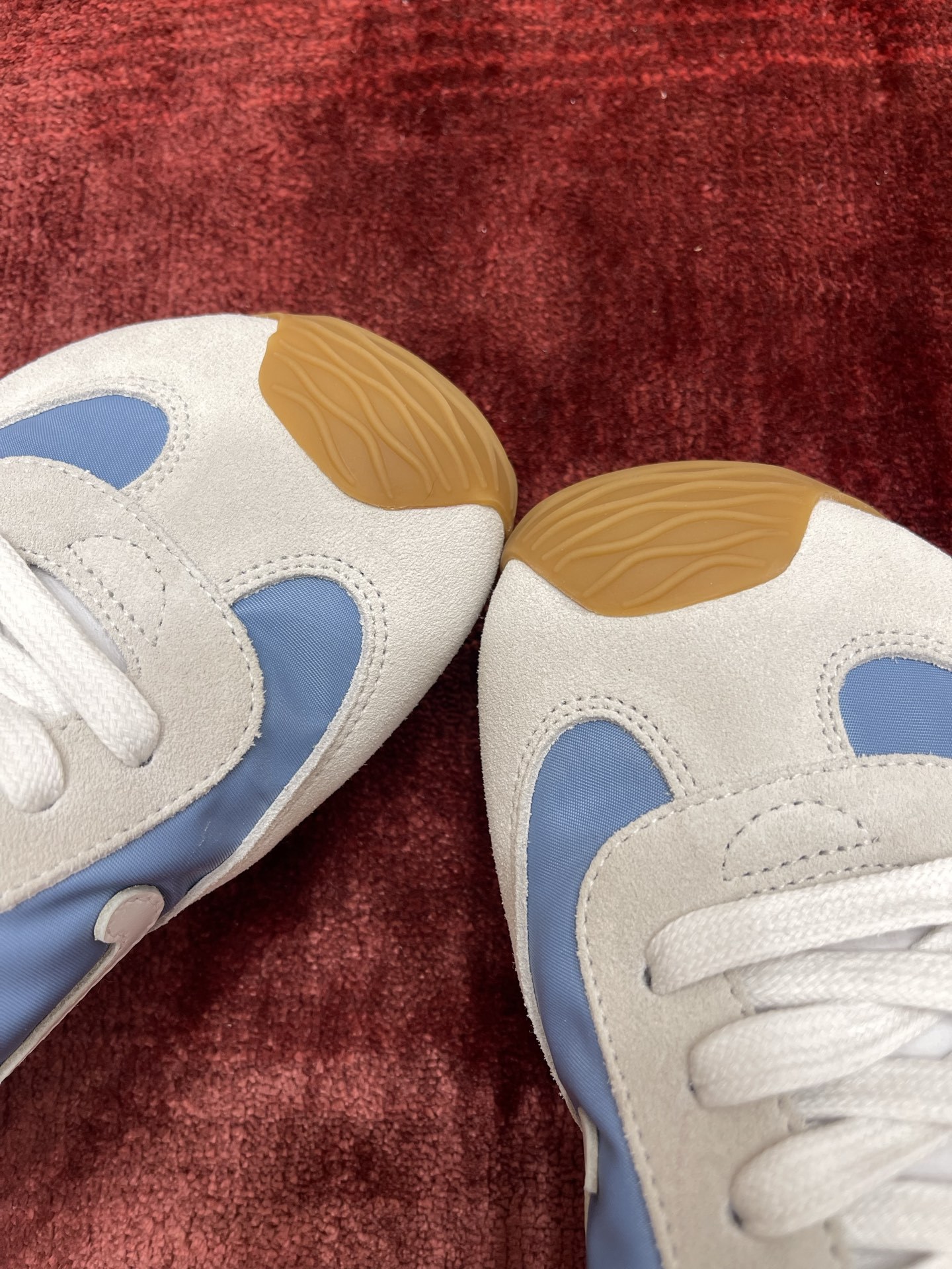 LOEWE Ballet Runner系列 “蓝白”女款