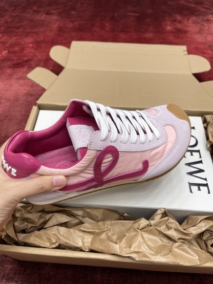 LOEWE Ballet Runner系列 “粉色”女款