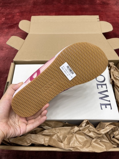 LOEWE Ballet Runner系列 “粉色”女款