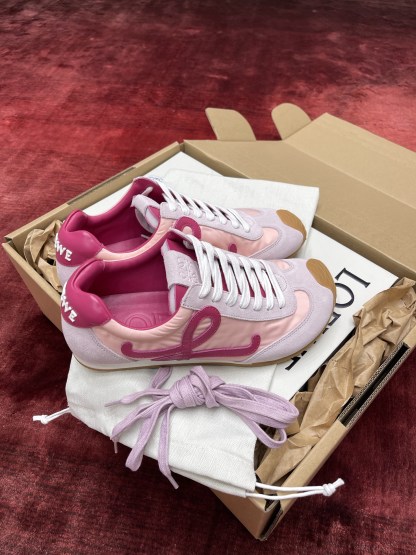 LOEWE Ballet Runner系列 “粉色”女款