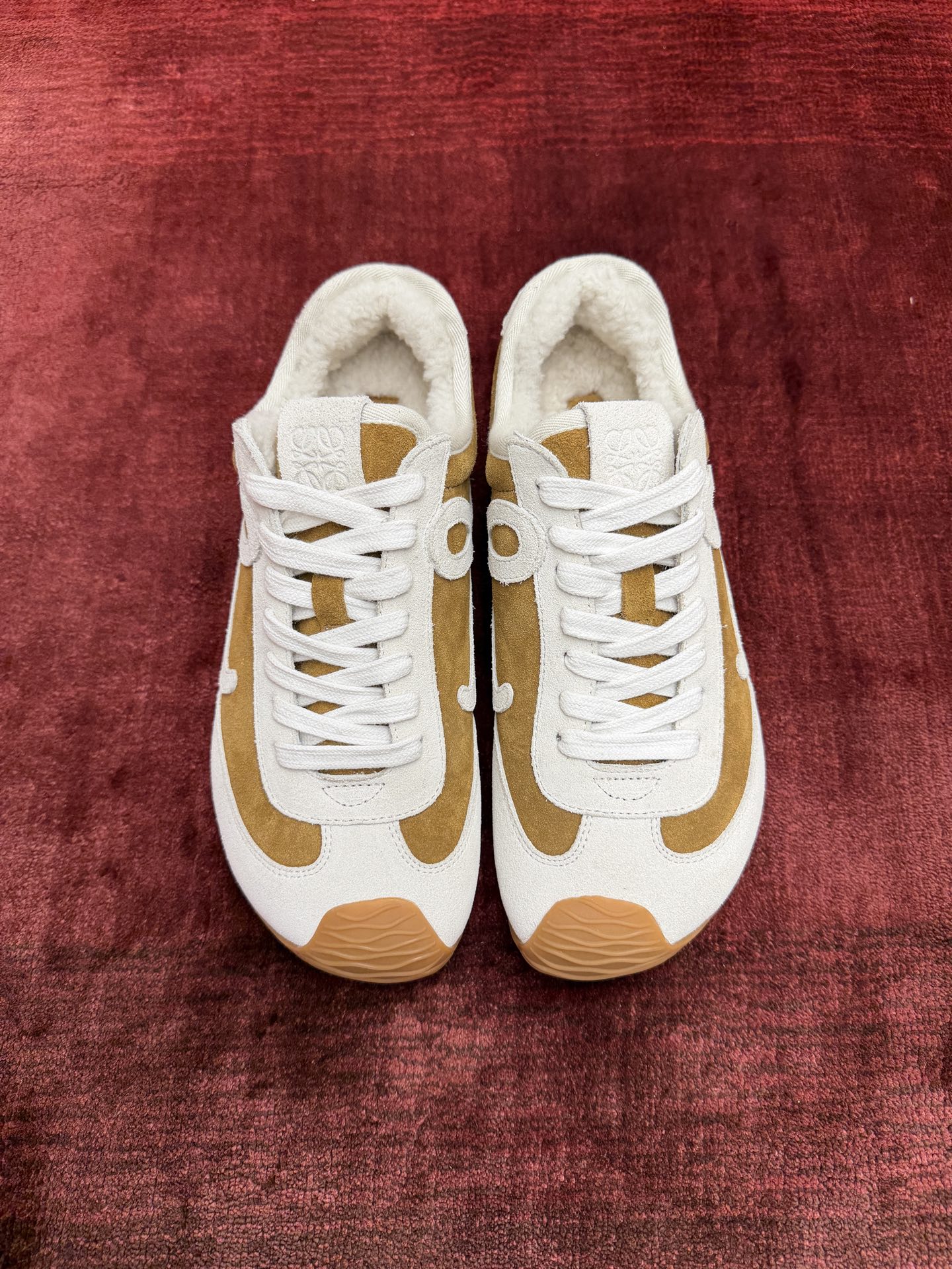 LOEWE Ballet Runner系列 “毛毛”男女同款