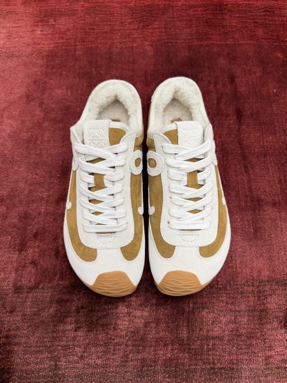 LOEWE Ballet Runner系列 “毛毛”男女同款