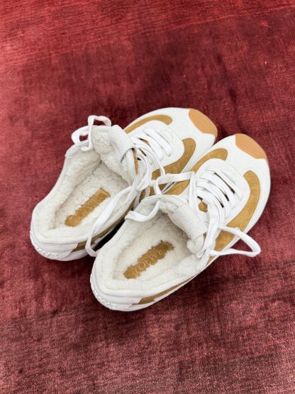 LOEWE Ballet Runner系列 “毛毛”男女同款