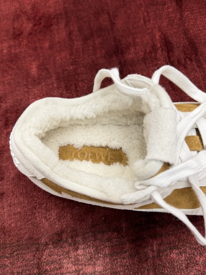 LOEWE Ballet Runner系列 “毛毛”男女同款