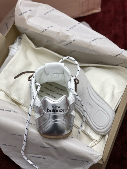 MiuMiu x NB530系列 “银白”