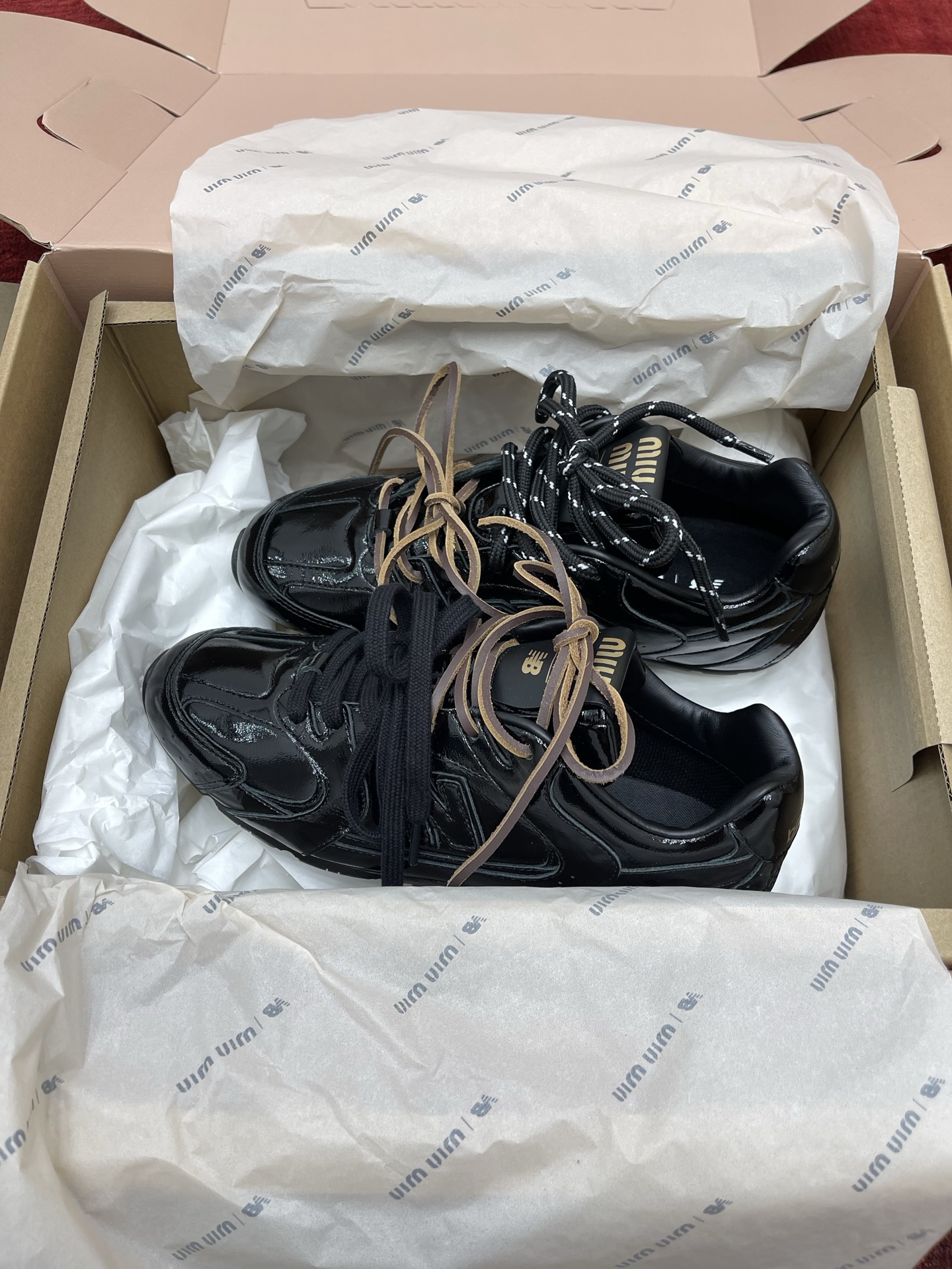 MiuMiu x NB530系列 “黑漆皮”女款